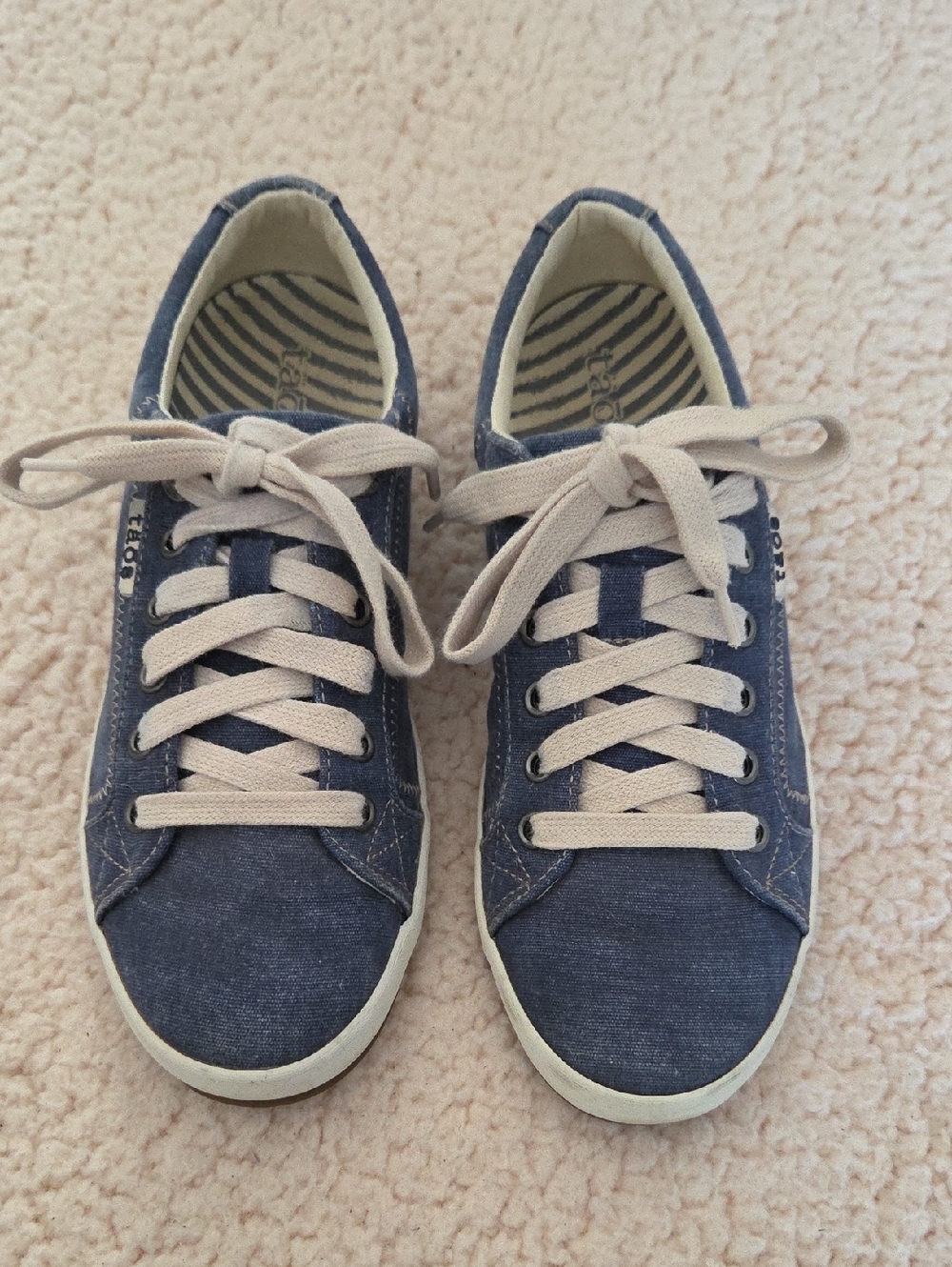 Taos Footwear Navy Blue and Beige Lace-Up Sneakers